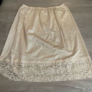 Vintage Vanity Fair Cream Lace-Hem Half Slip Medium